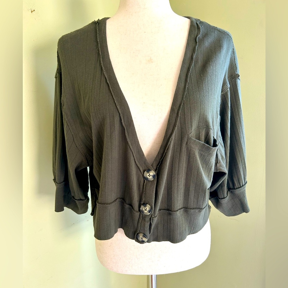 We the Free M cropped cotton cardigan. Short sleeves, v neck. Military green
